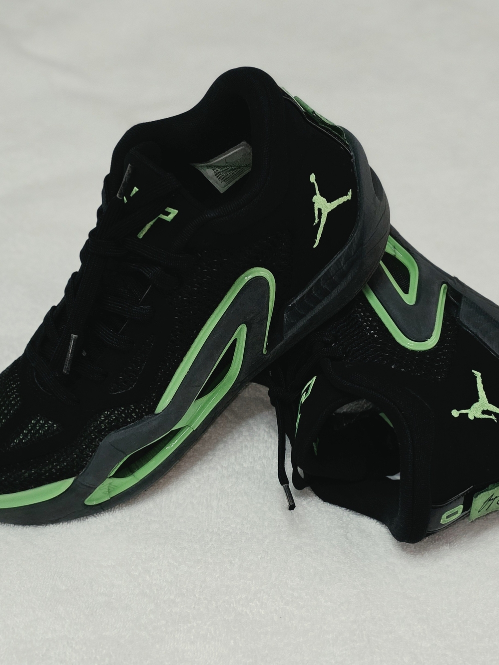 Jordan Men's Black and Neon Green Athletic Sneakers